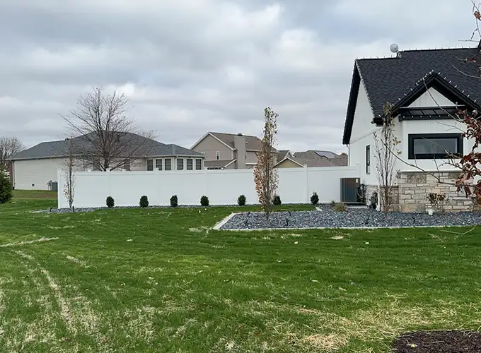 Residential and commercial vinyl fence services in Springfield IL