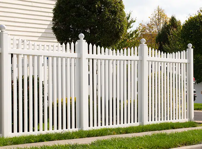 semi-private plastic fencing installation expert in Springfield IL
